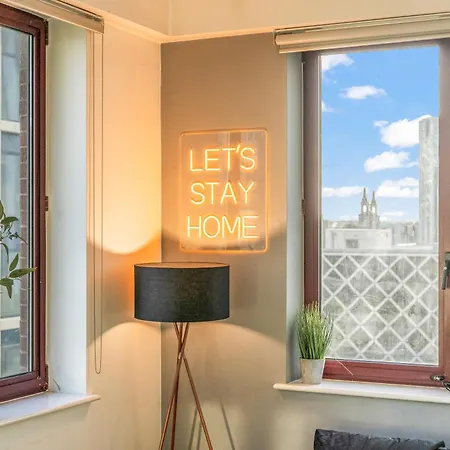 Elegant Flat - Sleeps 8 - Highrise View Centre