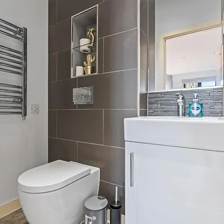 Elegant Flat - Sleeps 8 - Highrise View Centre *