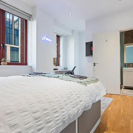 Elegant Flat - Sleeps 8 - Highrise View Centre Апартаменти Лідс