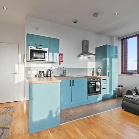 Апартаменти Elegant Flat - Sleeps 8 - Highrise View Centre Лідс