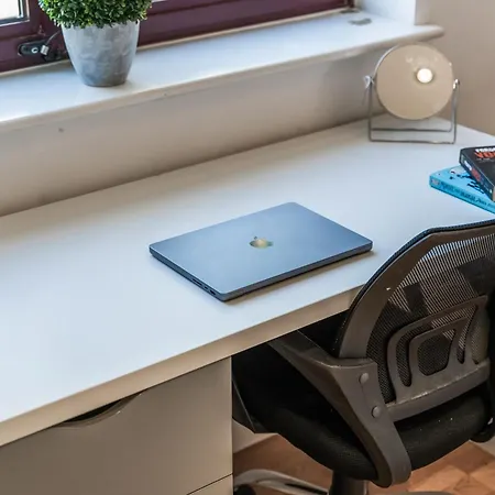 Elegant Flat - Sleeps 8 - Highrise View Centre דירה *