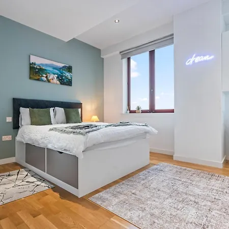 Elegant Flat - Sleeps 8 - Highrise View Centre *