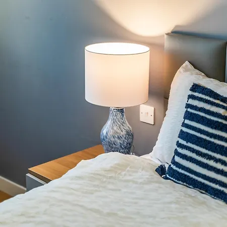 Elegant Flat - Sleeps 8 - Highrise View Centre