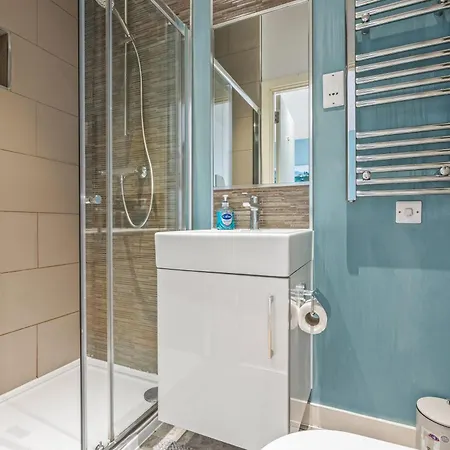 Elegant Flat - Sleeps 8 - Highrise View Centre * לידס