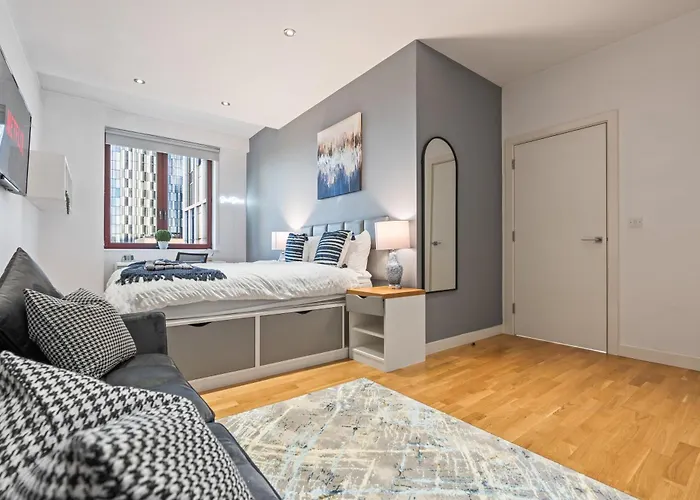 Apartamento Elegant Flat - Sleeps 8 - Highrise View Centre *