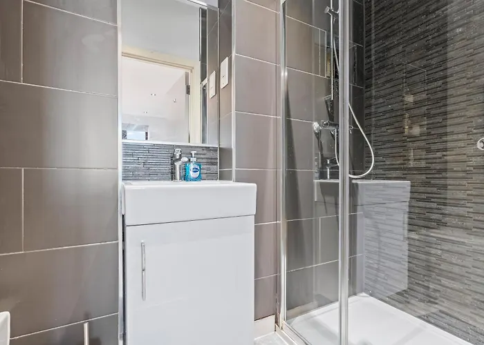 Apartamento Elegant Flat - Sleeps 8 - Highrise View Centre *