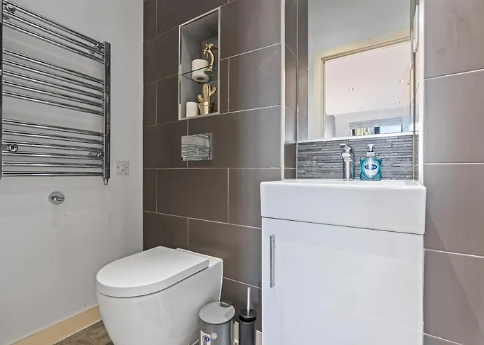 Elegant Flat - Sleeps 8 - Highrise View Centre *