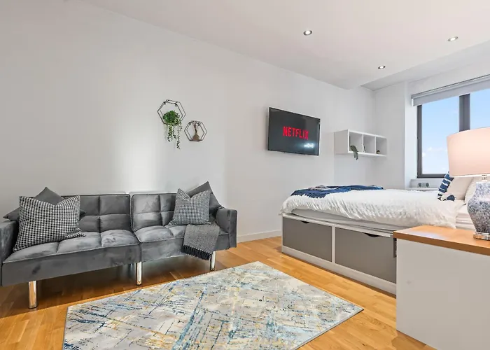 Elegant Flat - Sleeps 8 - Highrise View Centre Leeds (West Yorkshire)