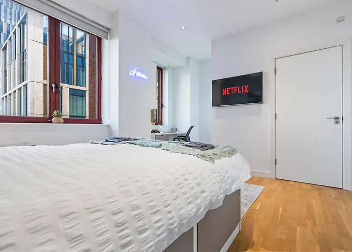 Elegant Flat - Sleeps 8 - Highrise View Centre Leeds (West Yorkshire)