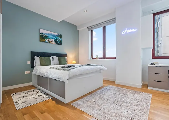 Elegant Flat - Sleeps 8 - Highrise View Centre *