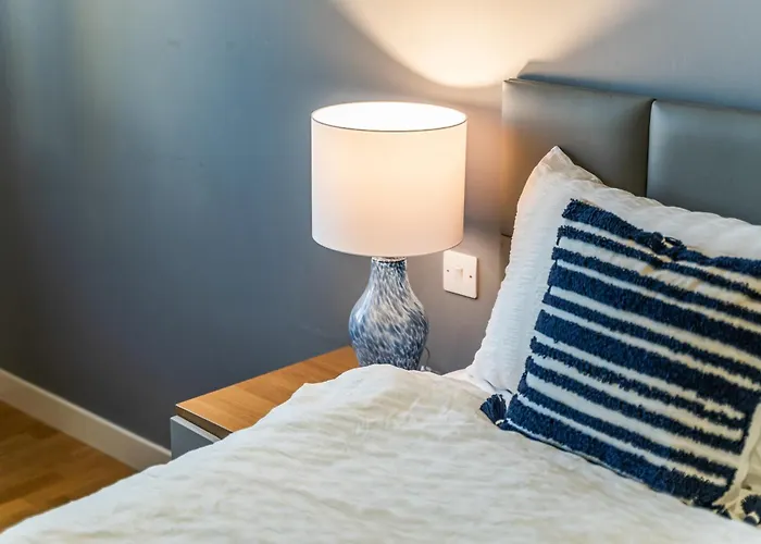 Elegant Flat - Sleeps 8 - Highrise View Centre