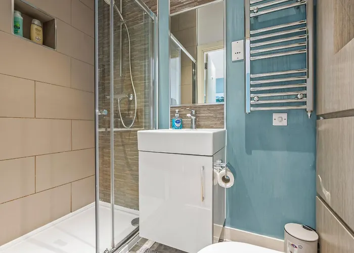 Elegant Flat - Sleeps 8 - Highrise View Centre * Leeds (West Yorkshire)