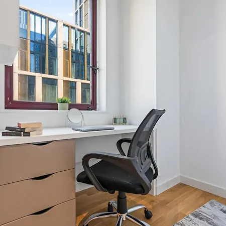 Elegant Flat - Sleeps 8 - Highrise View Centre 公寓