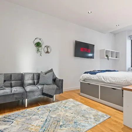 Elegant Flat - Sleeps 8 - Highrise View Centre 利兹