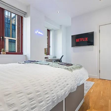 Elegant Flat - Sleeps 8 - Highrise View Centre 利兹